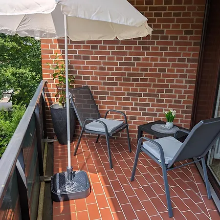 Mit Balkon Und Pool, Zentral Am Waldrand *