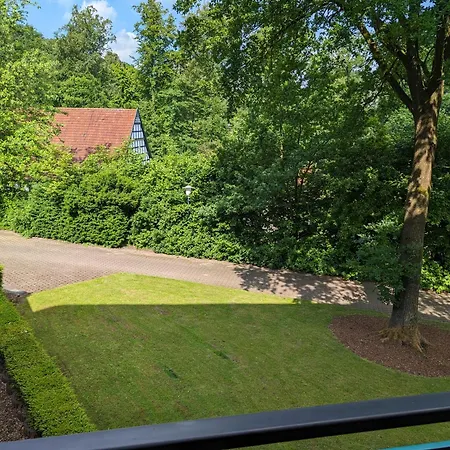 Apartment Mit Balkon Und Pool, Zentral Am Waldrand