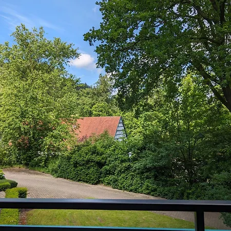 Mit Balkon Und Pool, Zentral Am Waldrand Apartment